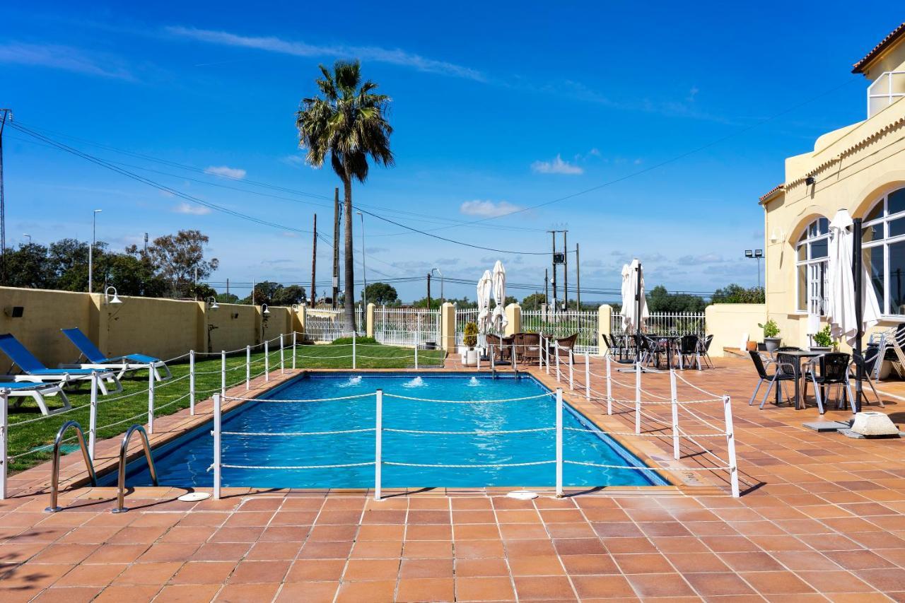Hotel Los Barruecos By Croma Malpartida de Caceres Exterior photo