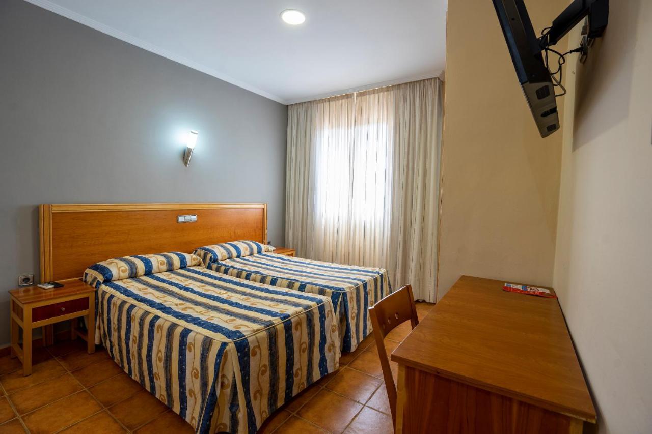 Hotel Los Barruecos By Croma Malpartida de Caceres Exterior photo