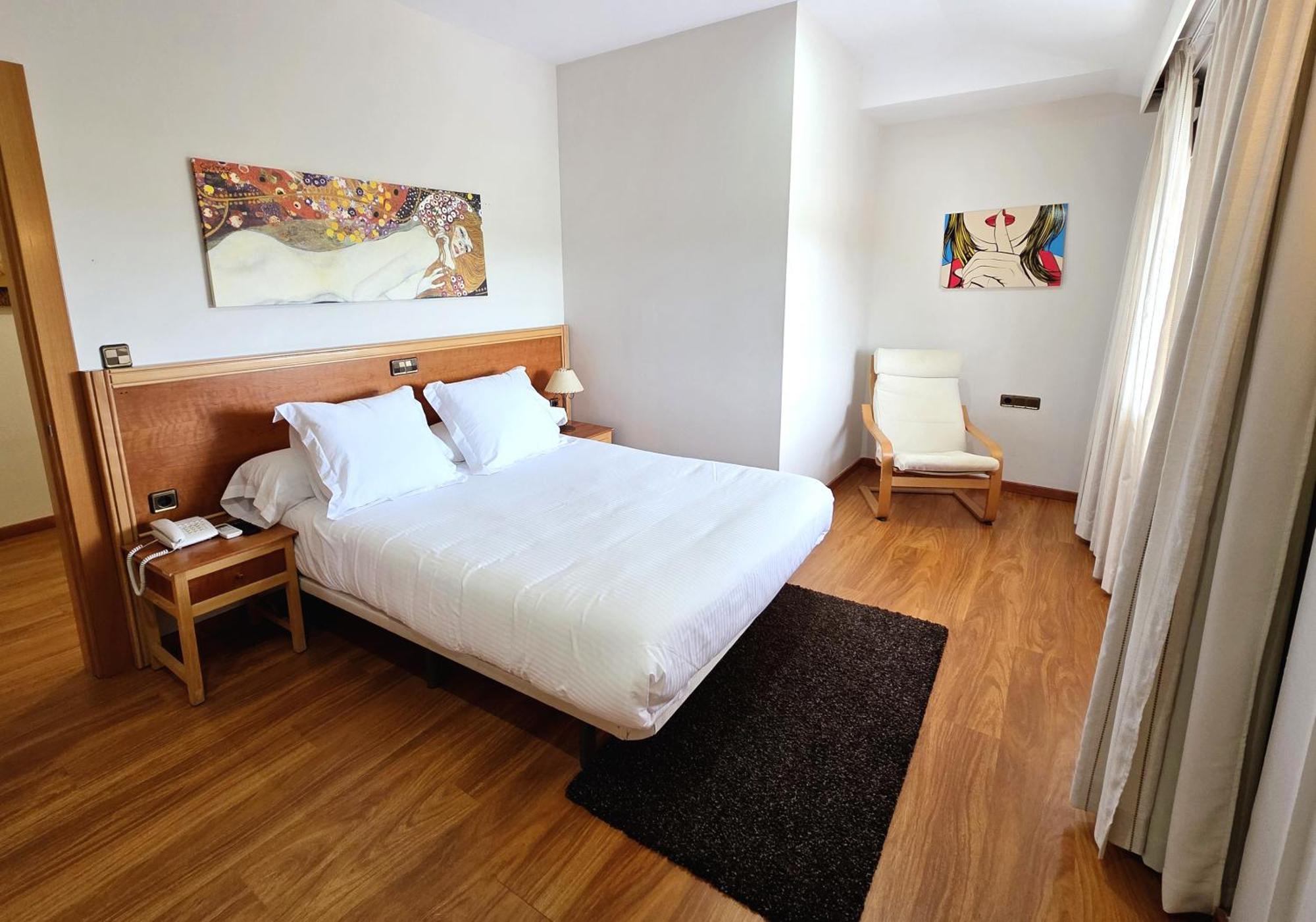 Hotel Los Barruecos By Croma Malpartida de Caceres Exterior photo