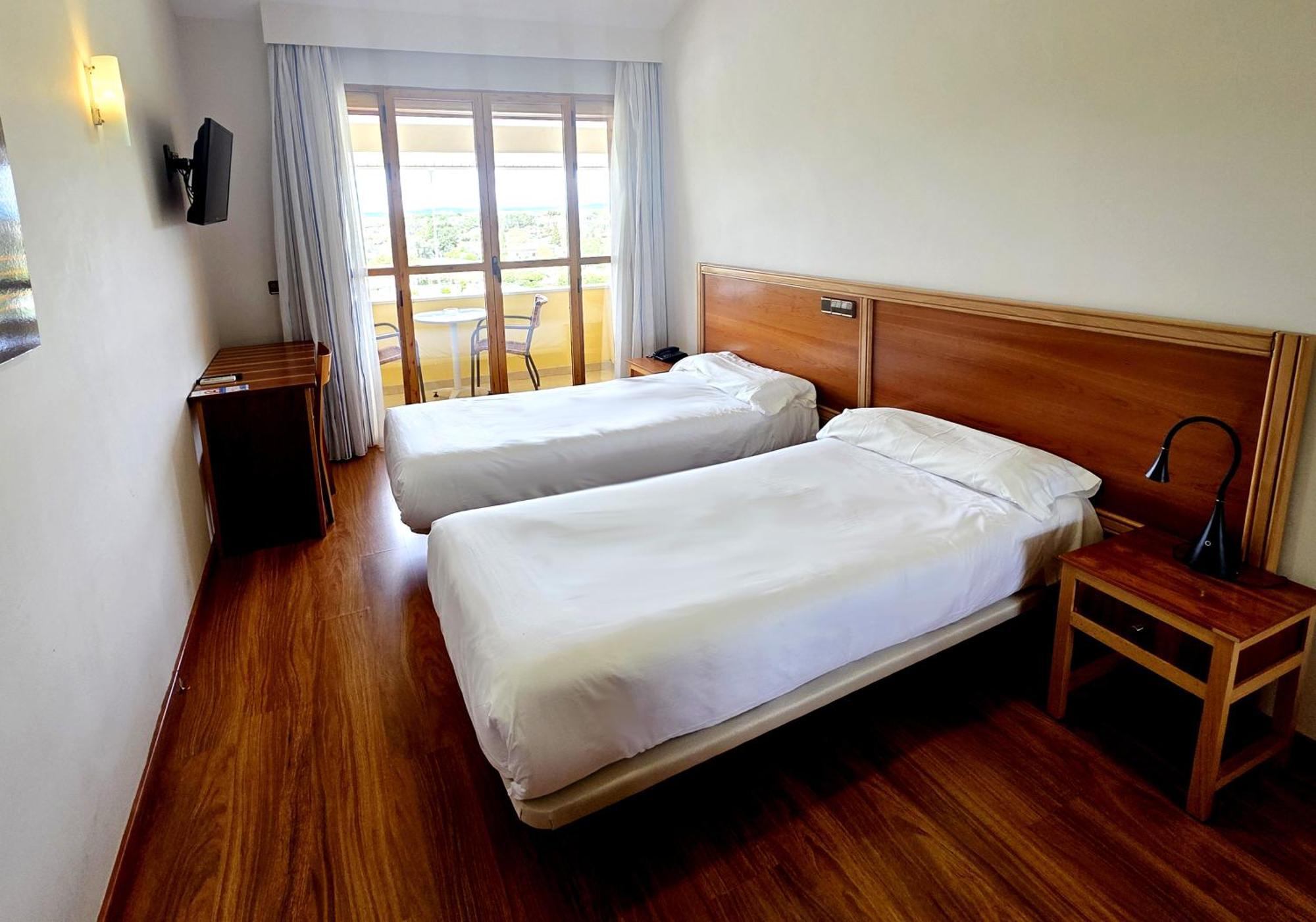 Hotel Los Barruecos By Croma Malpartida de Caceres Exterior photo