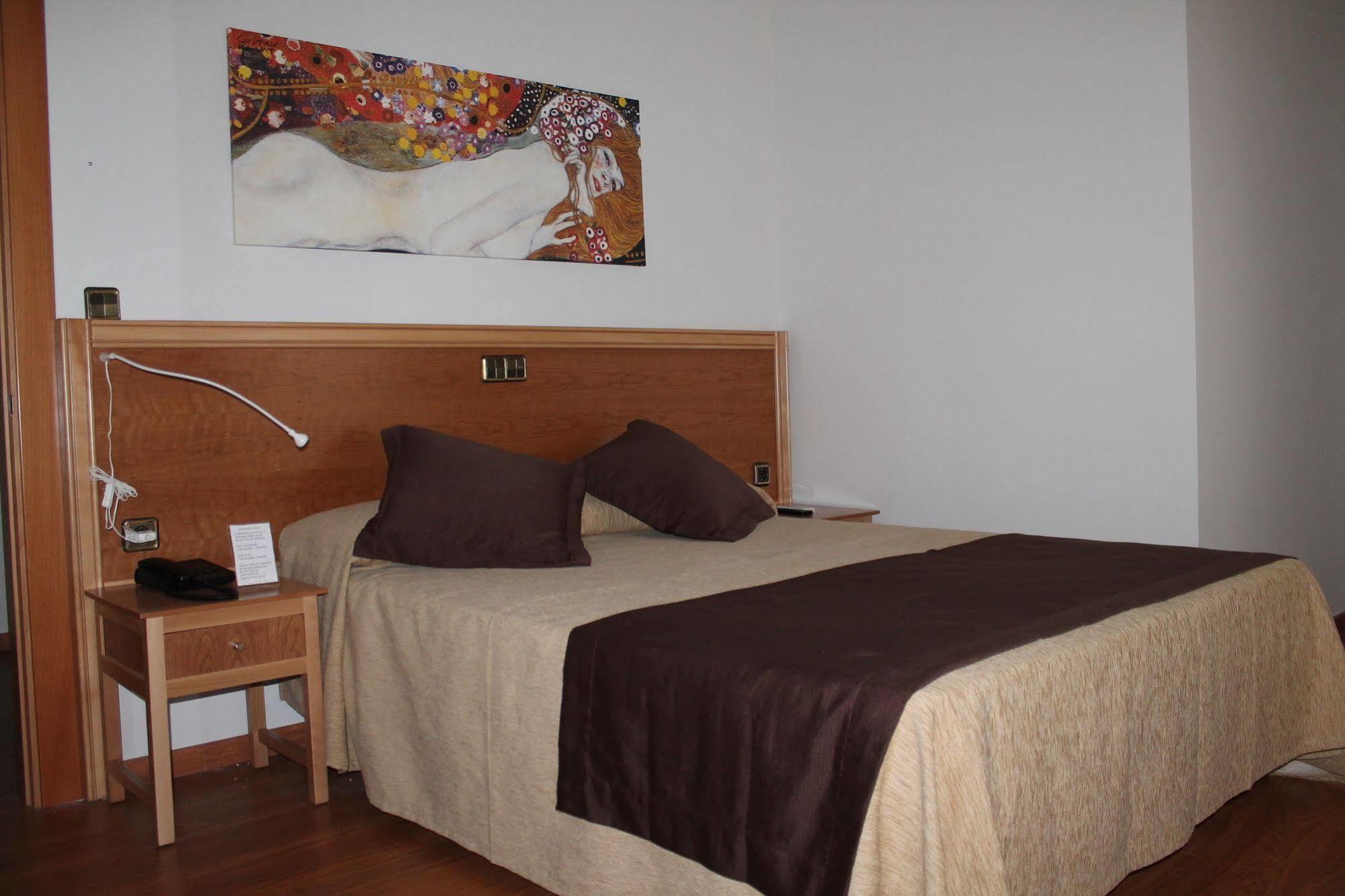 Hotel Los Barruecos By Croma Malpartida de Caceres Exterior photo
